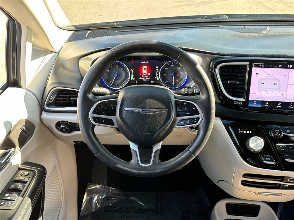 2022 Chrysler Pacifica Touring L 16