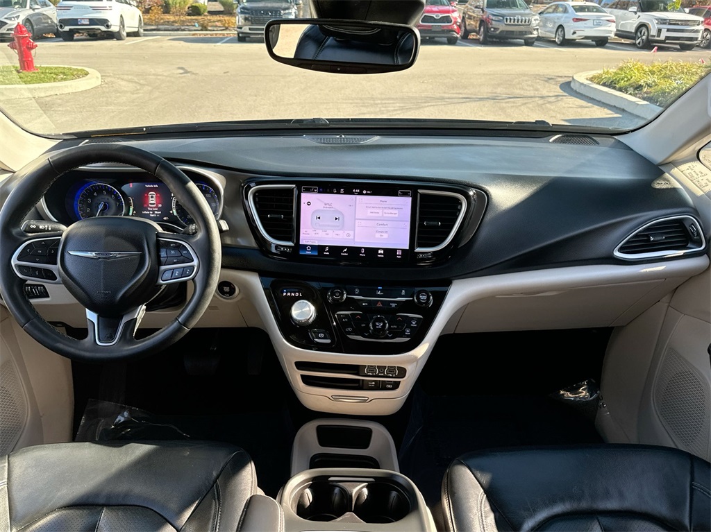 2022 Chrysler Pacifica Touring L 17