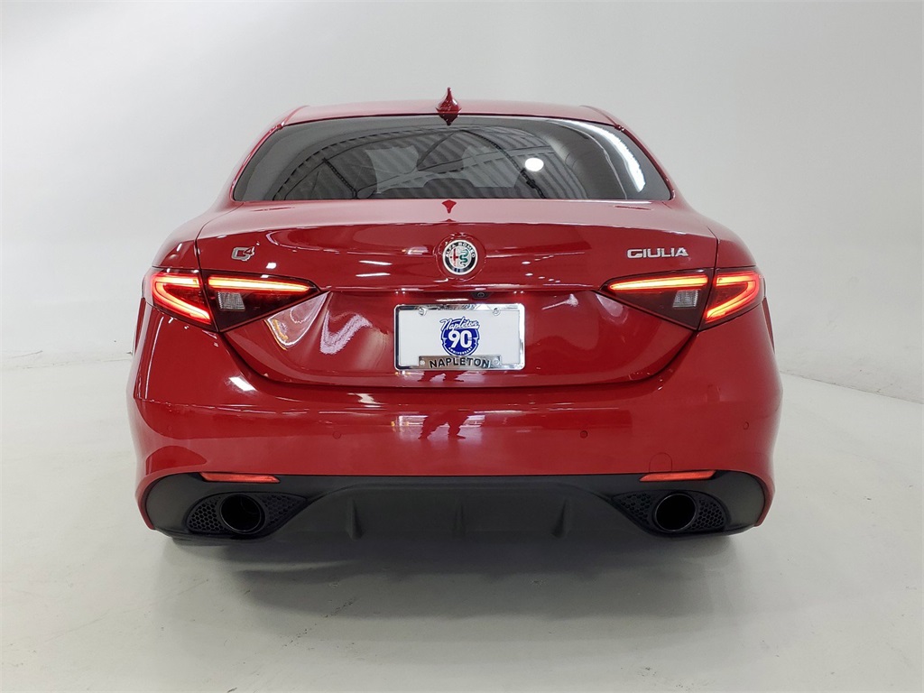 2017 Alfa Romeo Giulia Base 4