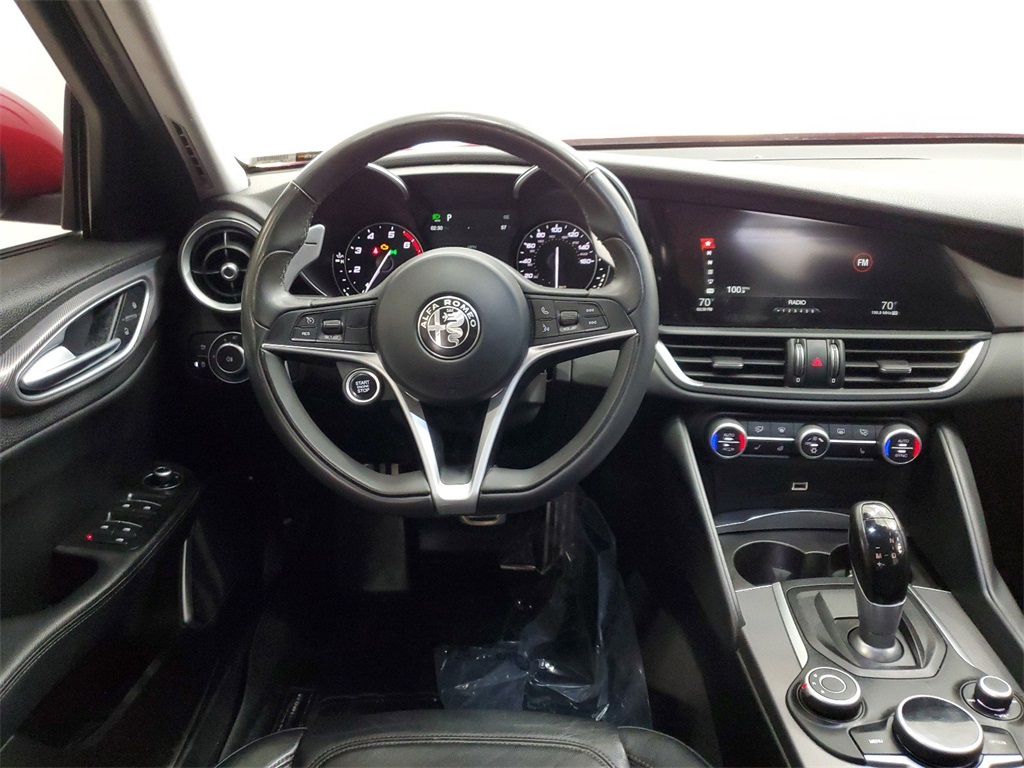 2017 Alfa Romeo Giulia Base 11