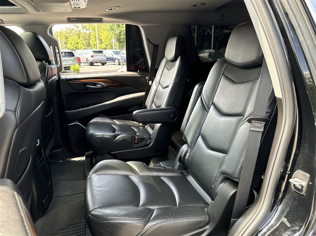 2018 Cadillac Escalade Premium Luxury 32