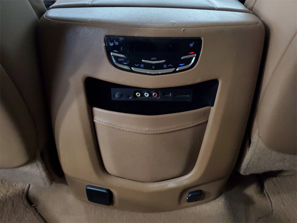2016 Cadillac Escalade ESV Platinum Edition 21