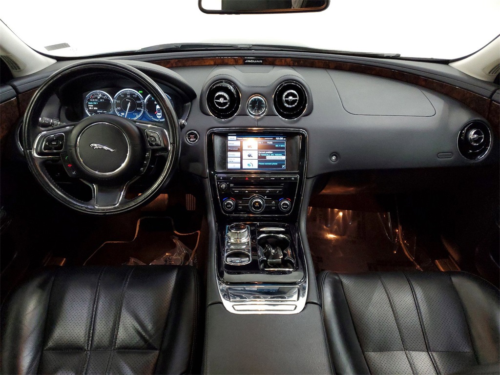 2015 Jaguar XJ Base 11