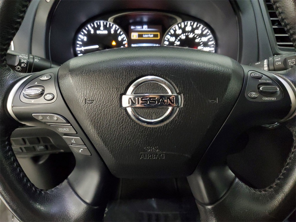 2018 Nissan Pathfinder SV 10