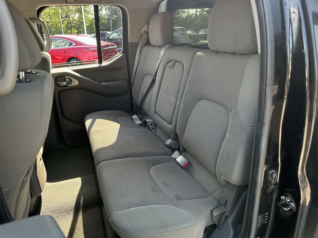 2005 Nissan Frontier SE 28