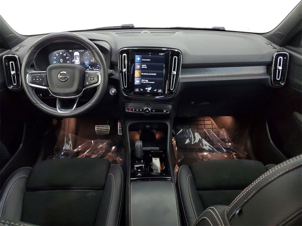 2021 Volvo XC40 R-Design 8