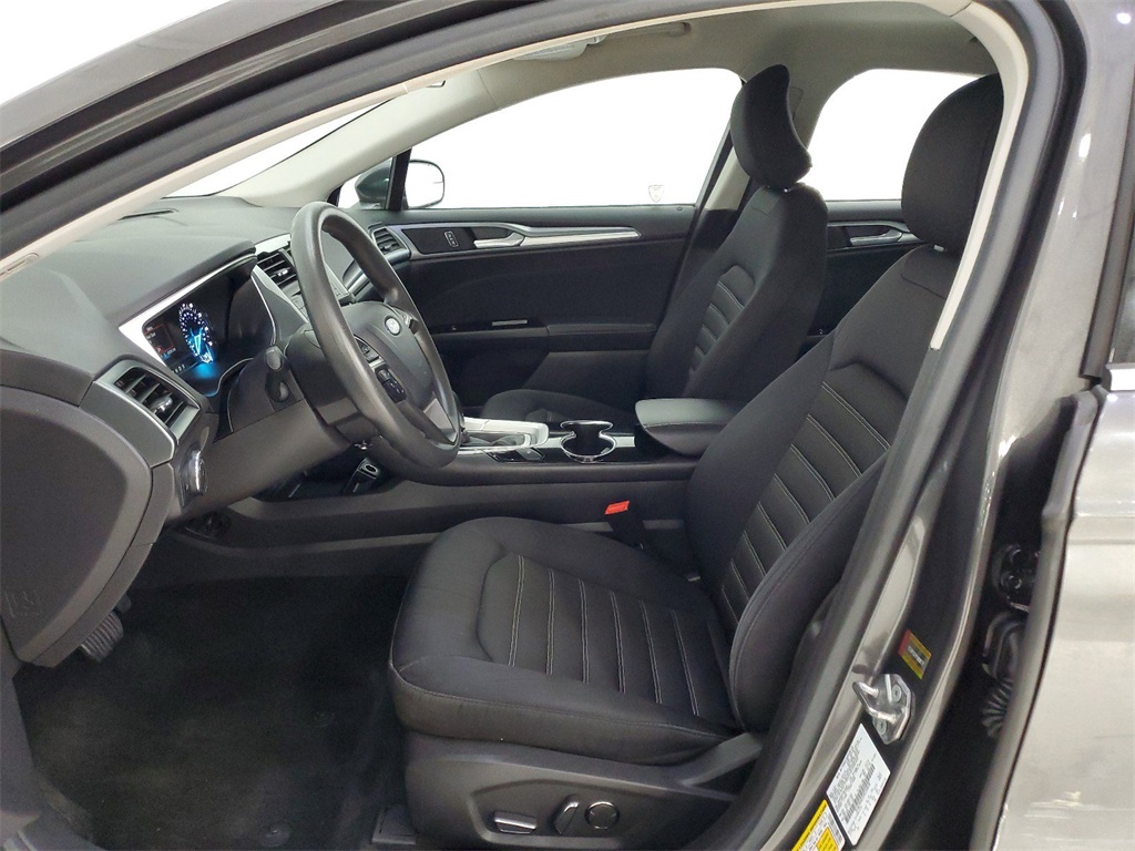 2015 Ford Fusion SE 19