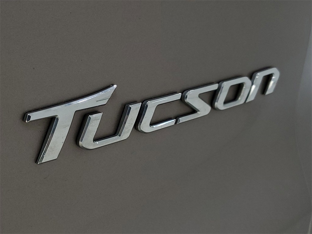 2011 Hyundai Tucson GL 34