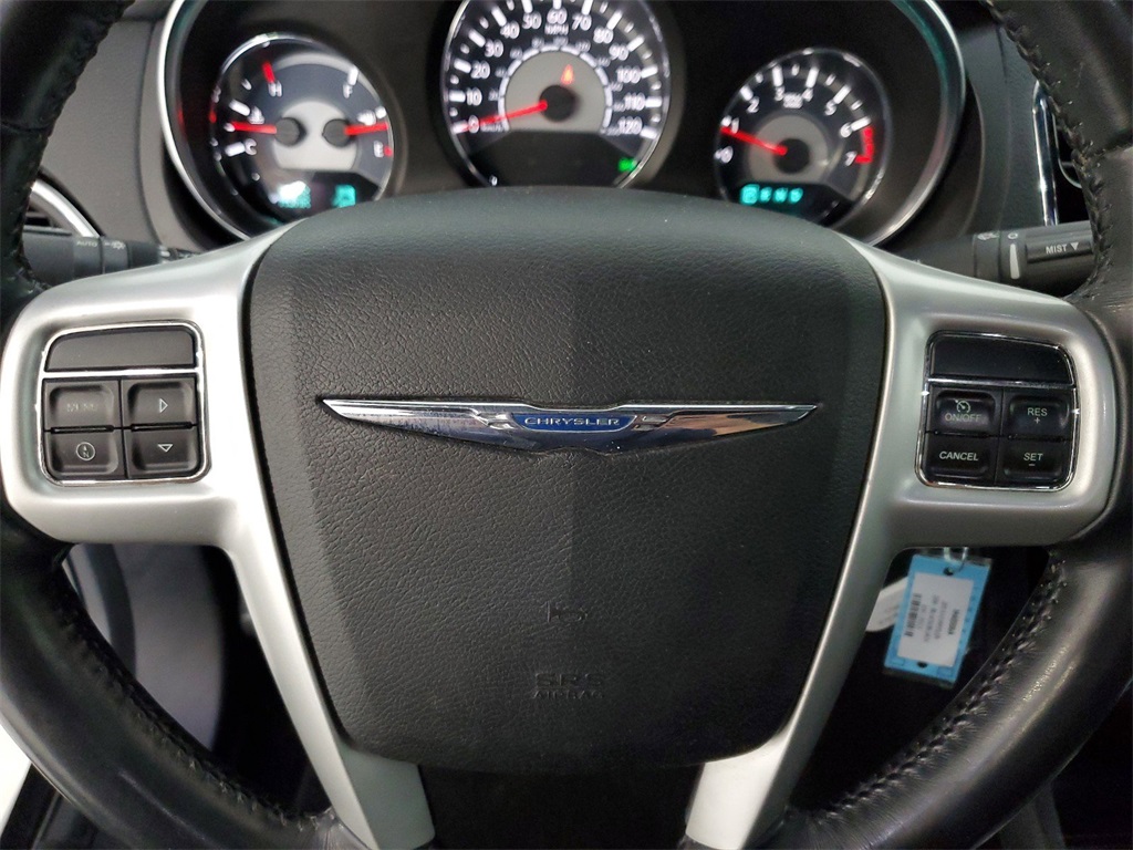 2014 Chrysler 200 Limited 8