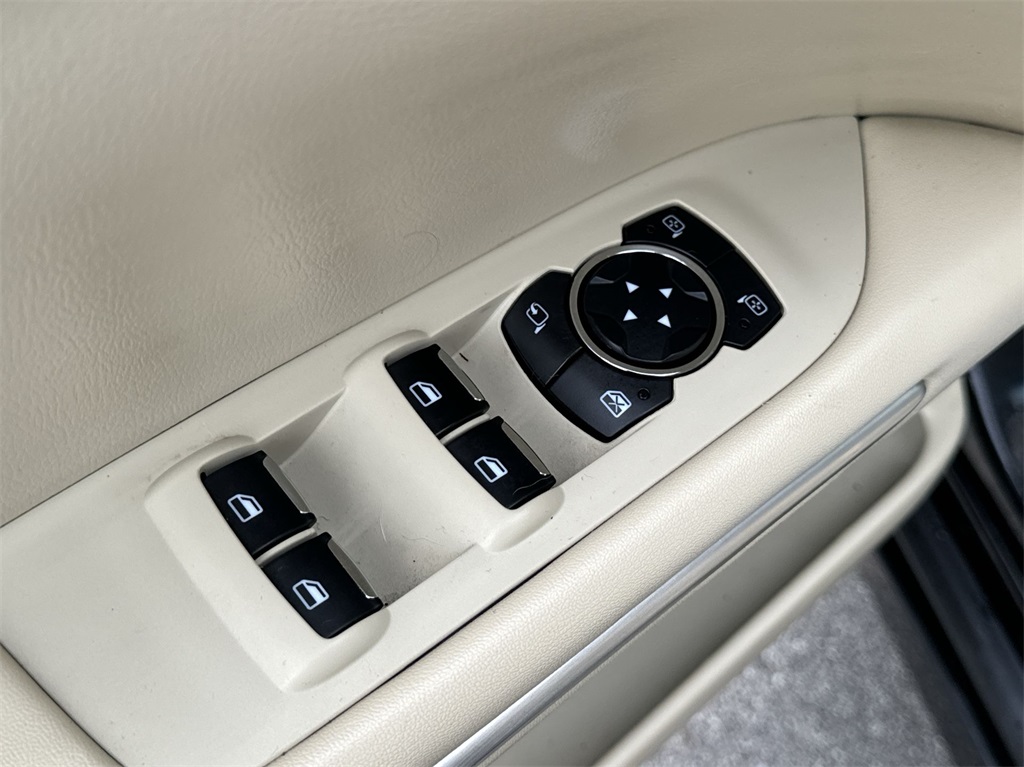 2015 Lincoln MKZ Base 23