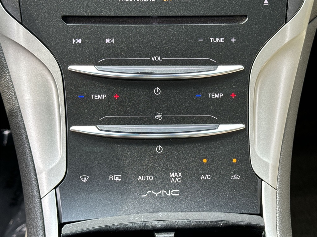 2015 Lincoln MKZ Base 29