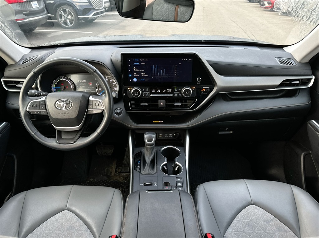 2023 Toyota Highlander Hybrid Bronze Edition 17