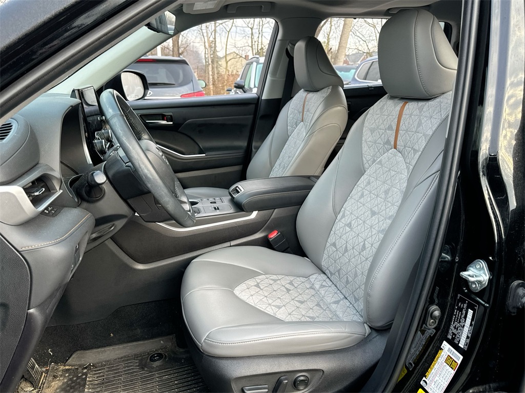 2023 Toyota Highlander Hybrid Bronze Edition 18