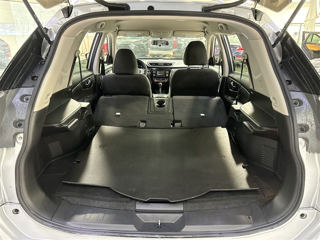 2015 Nissan Rogue SV 27