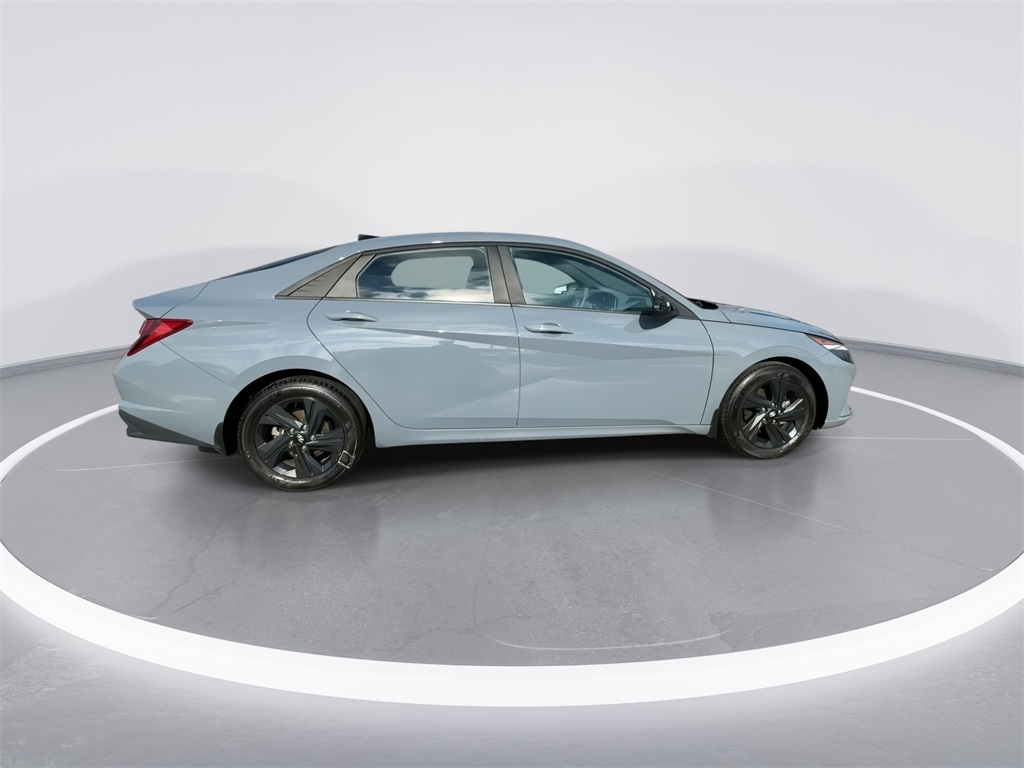 2022 Hyundai Elantra SEL 12