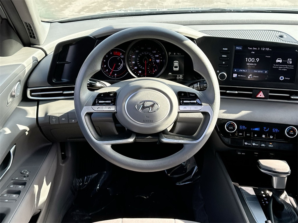 2022 Hyundai Elantra SEL 17