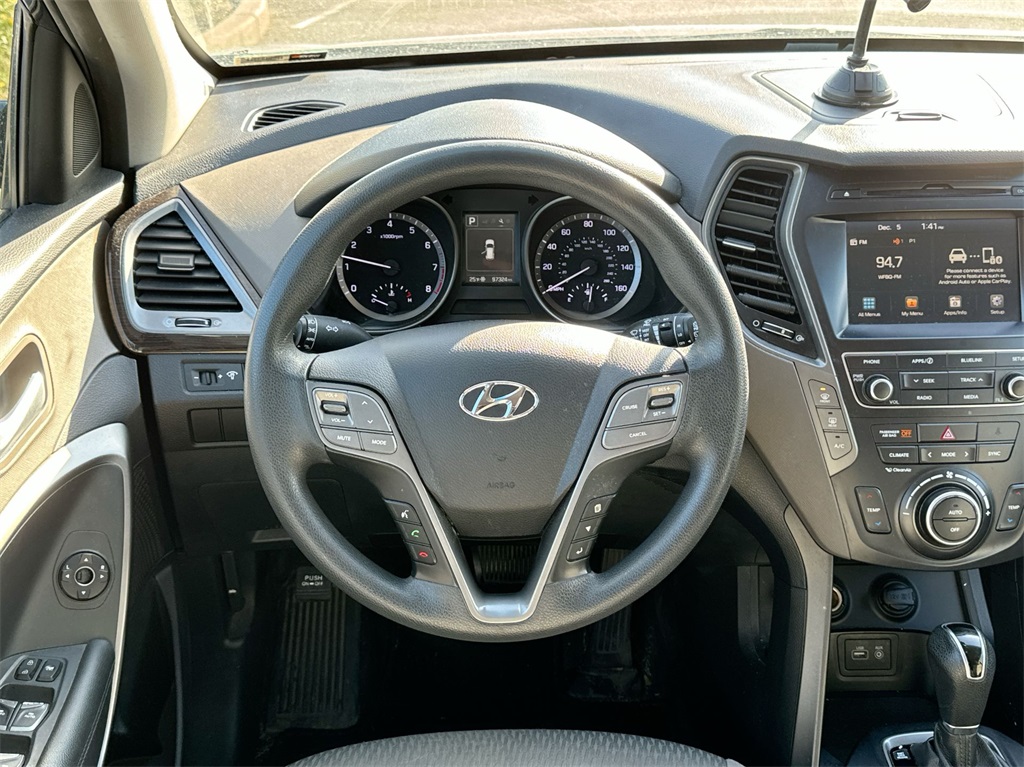 2018 Hyundai Santa Fe SE 16