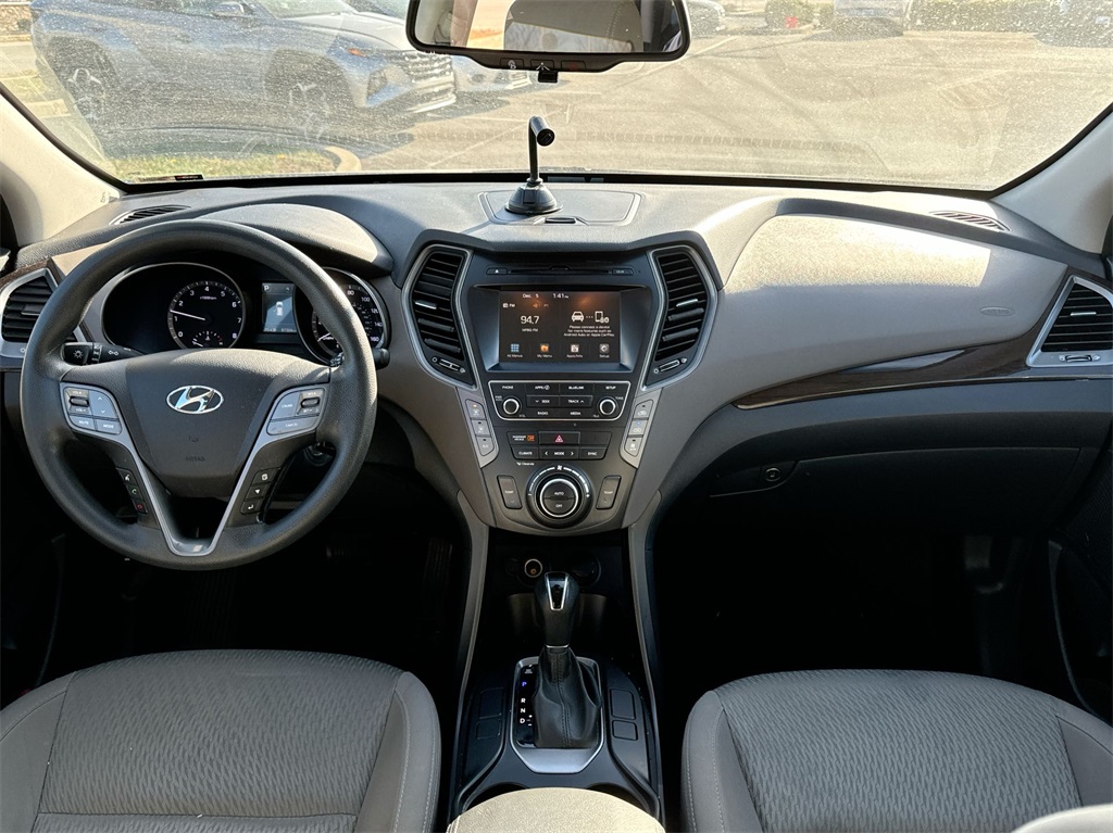 2018 Hyundai Santa Fe SE 17