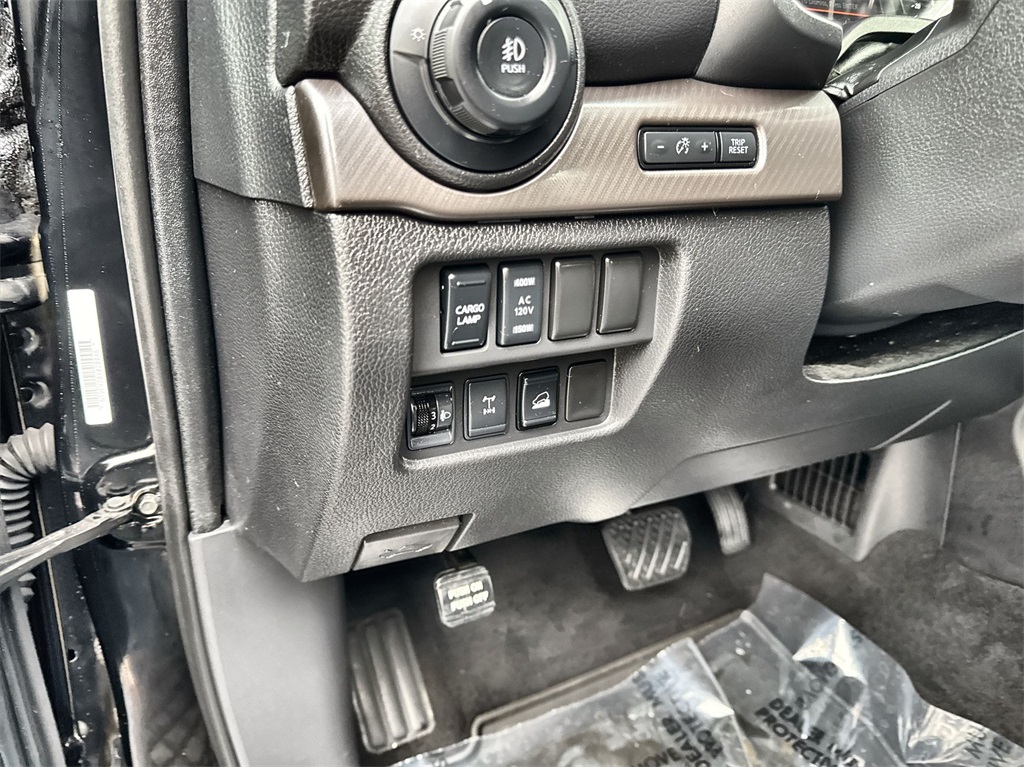 2021 Nissan Titan PRO-4X 19