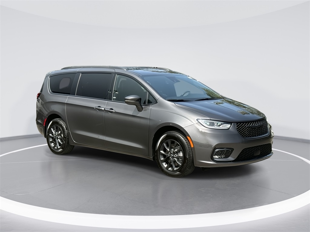 2022 Chrysler Pacifica Touring L 1