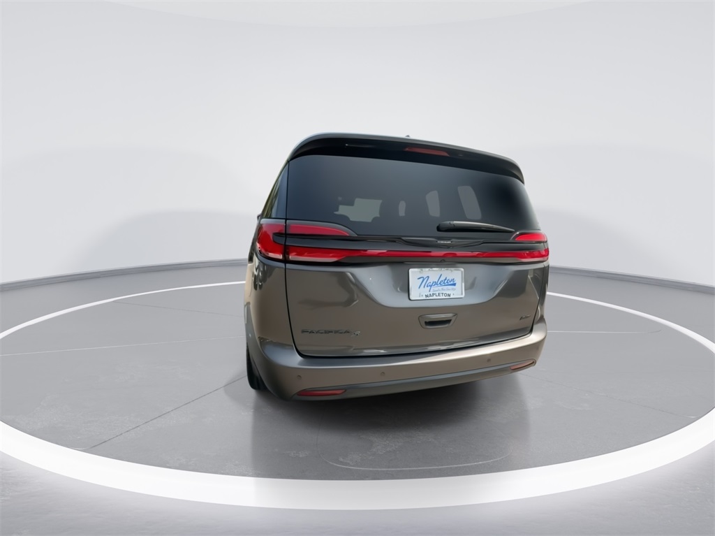 2022 Chrysler Pacifica Touring L 8