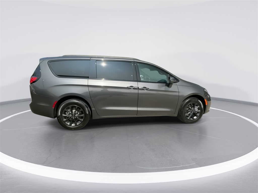 2022 Chrysler Pacifica Touring L 11