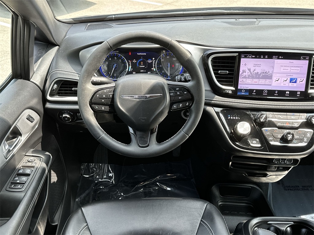 2022 Chrysler Pacifica Touring L 17