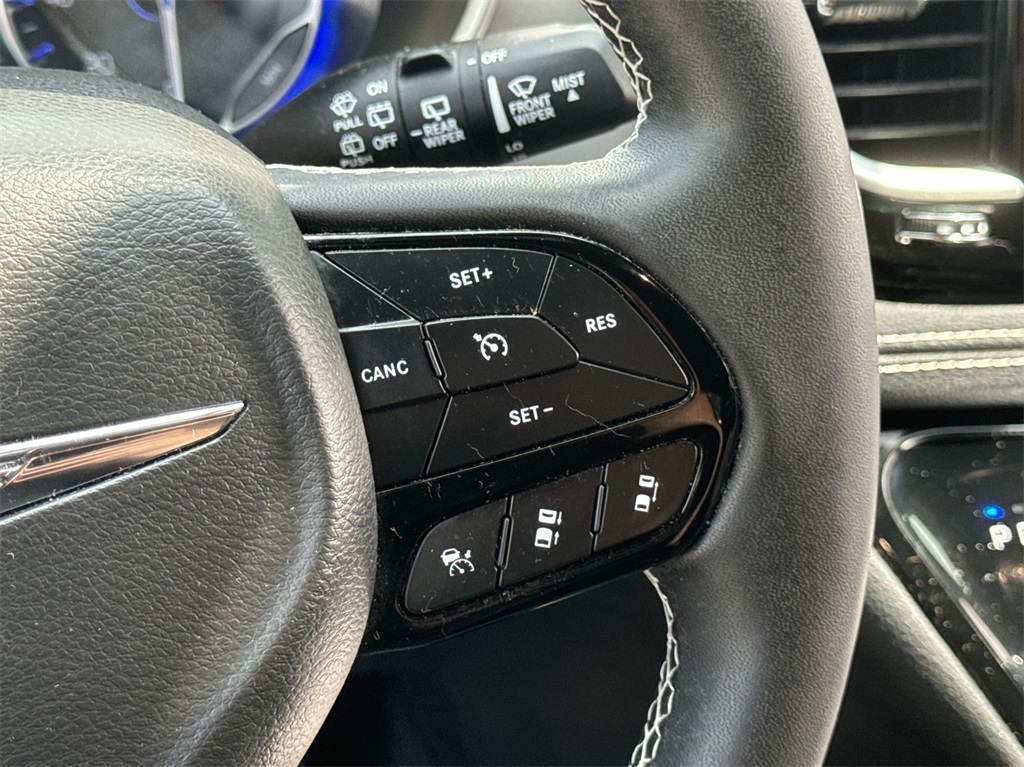 2022 Chrysler Pacifica Touring L 22