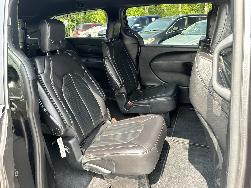 2022 Chrysler Pacifica Touring L 34