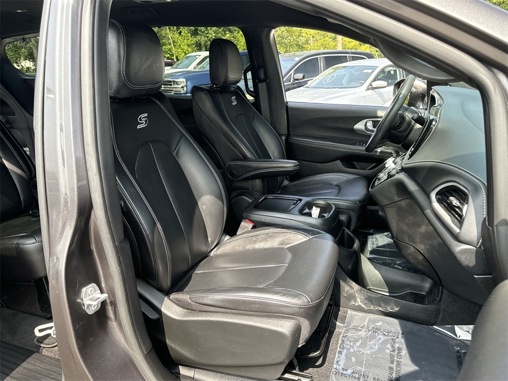 2022 Chrysler Pacifica Touring L 35