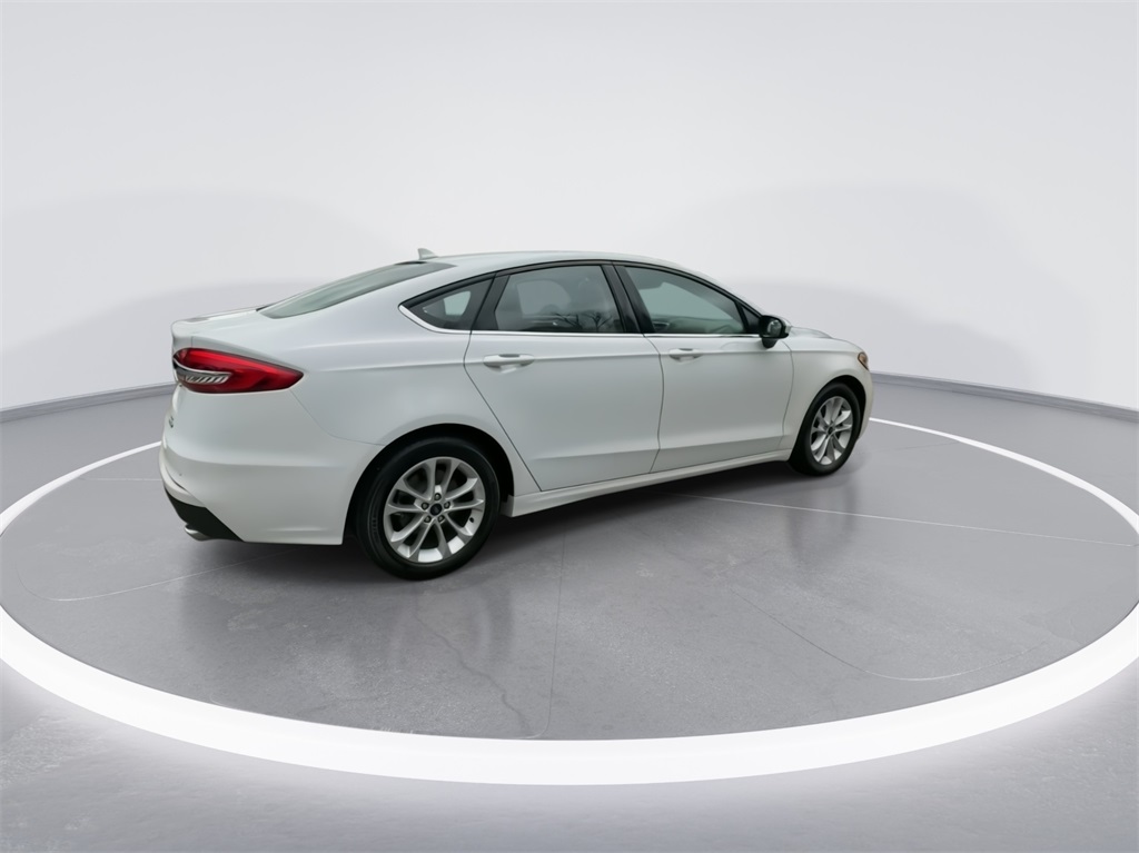 2020 Ford Fusion SE 12