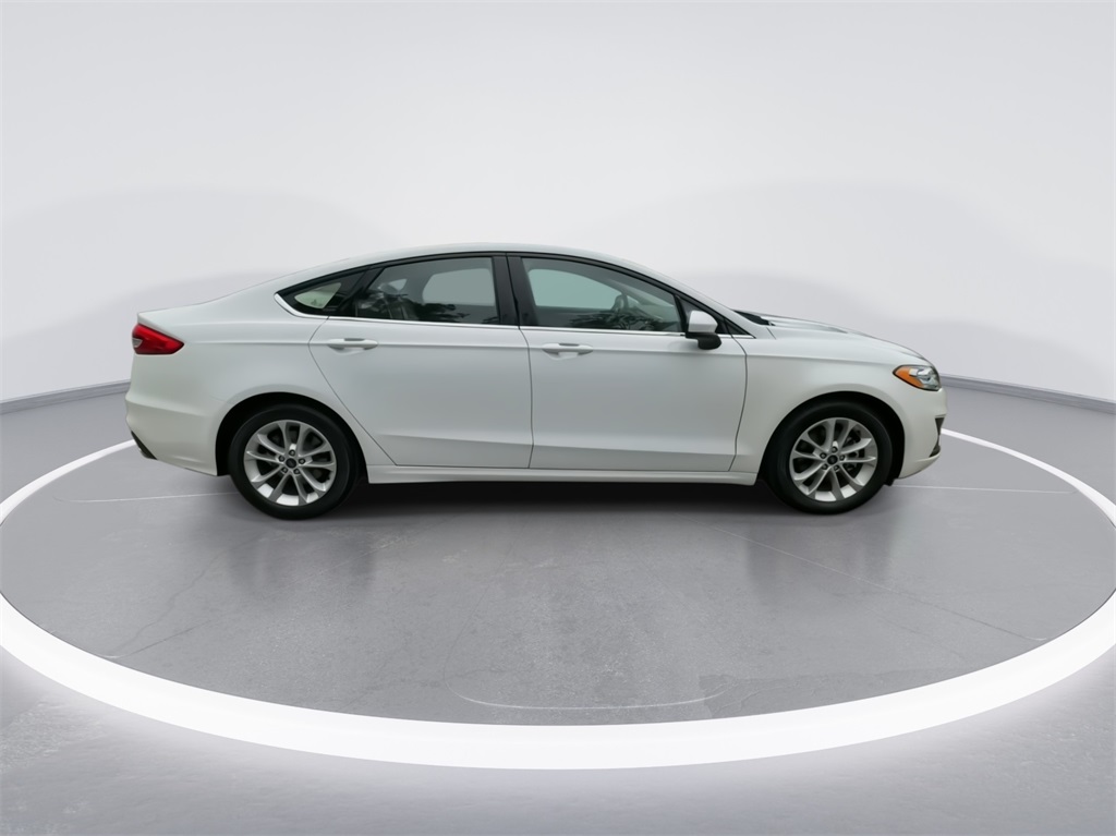 2020 Ford Fusion SE 13