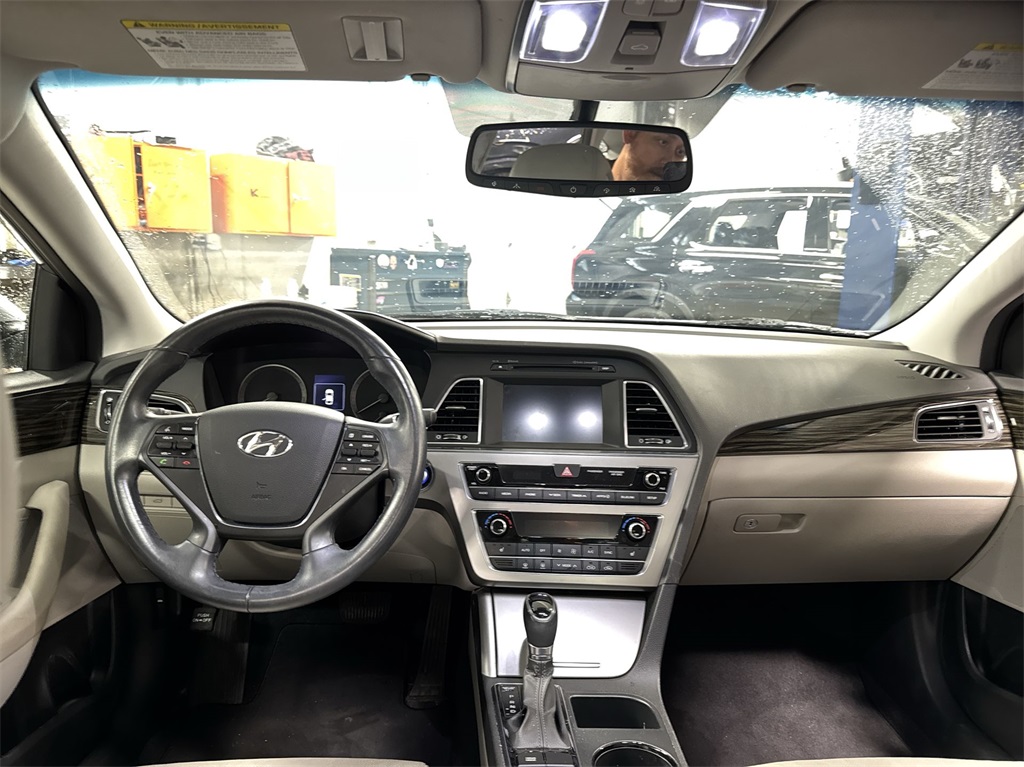 2016 Hyundai Sonata Base 19