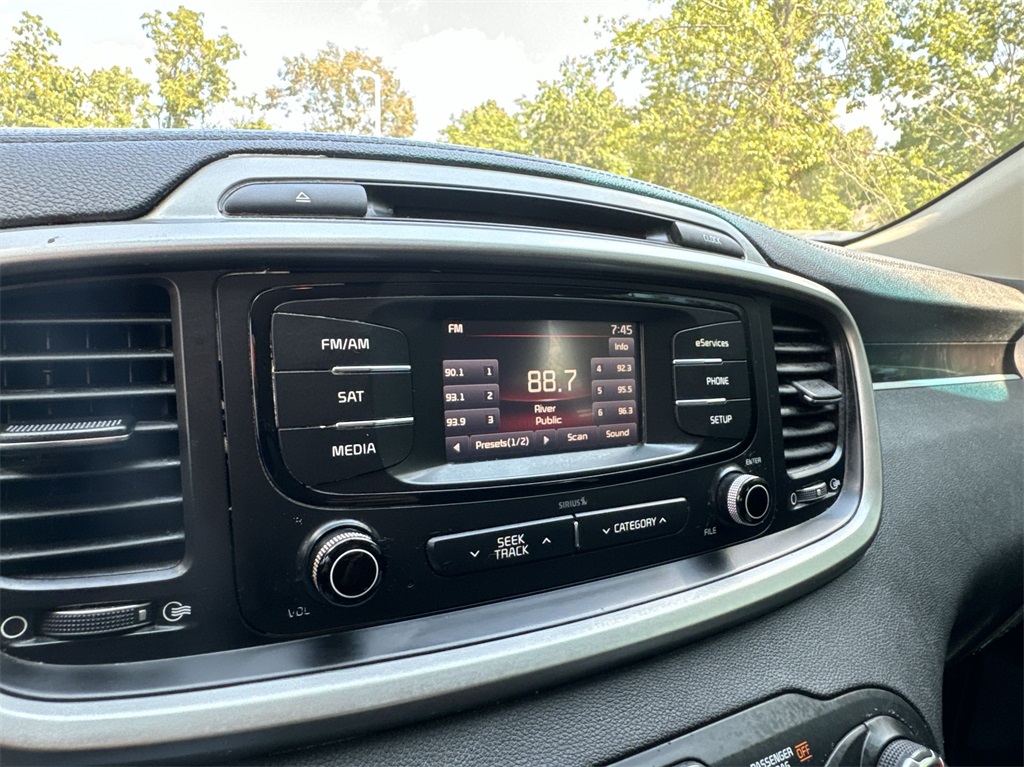 2016 Kia Sorento LX 24