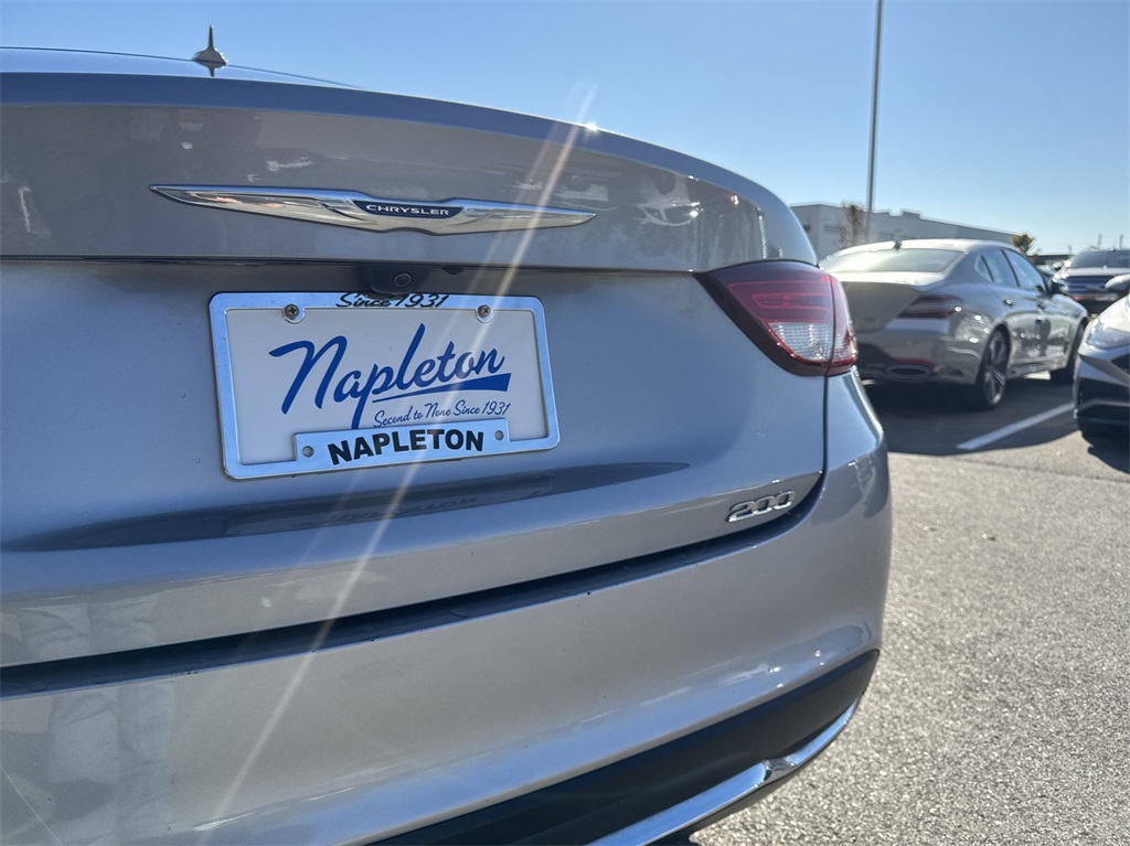 2017 Chrysler 200 Limited 14