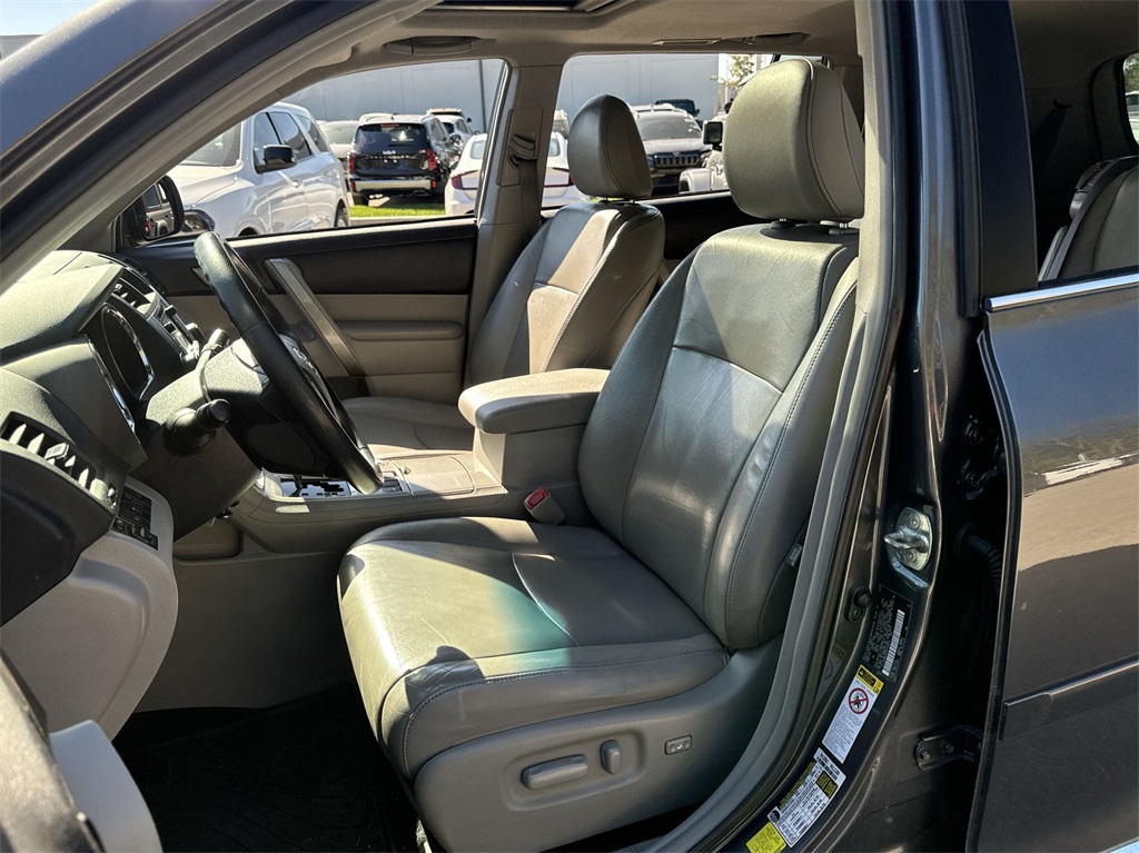 2013 Toyota Highlander Base Plus V6 17