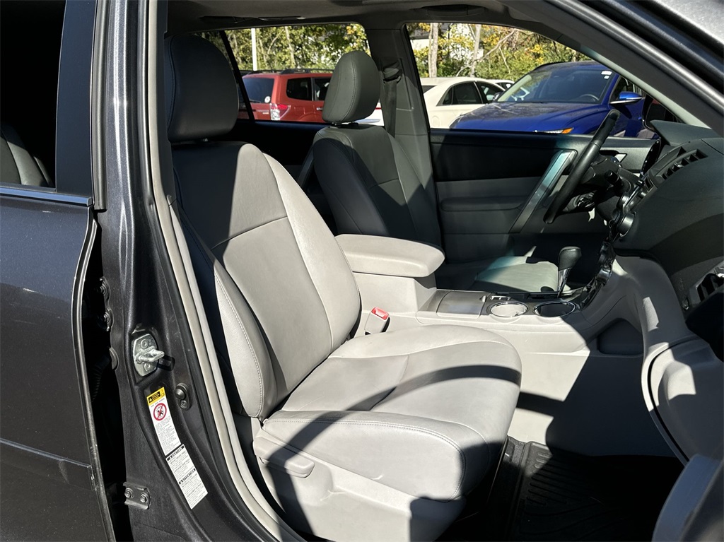 2013 Toyota Highlander Base Plus V6 35