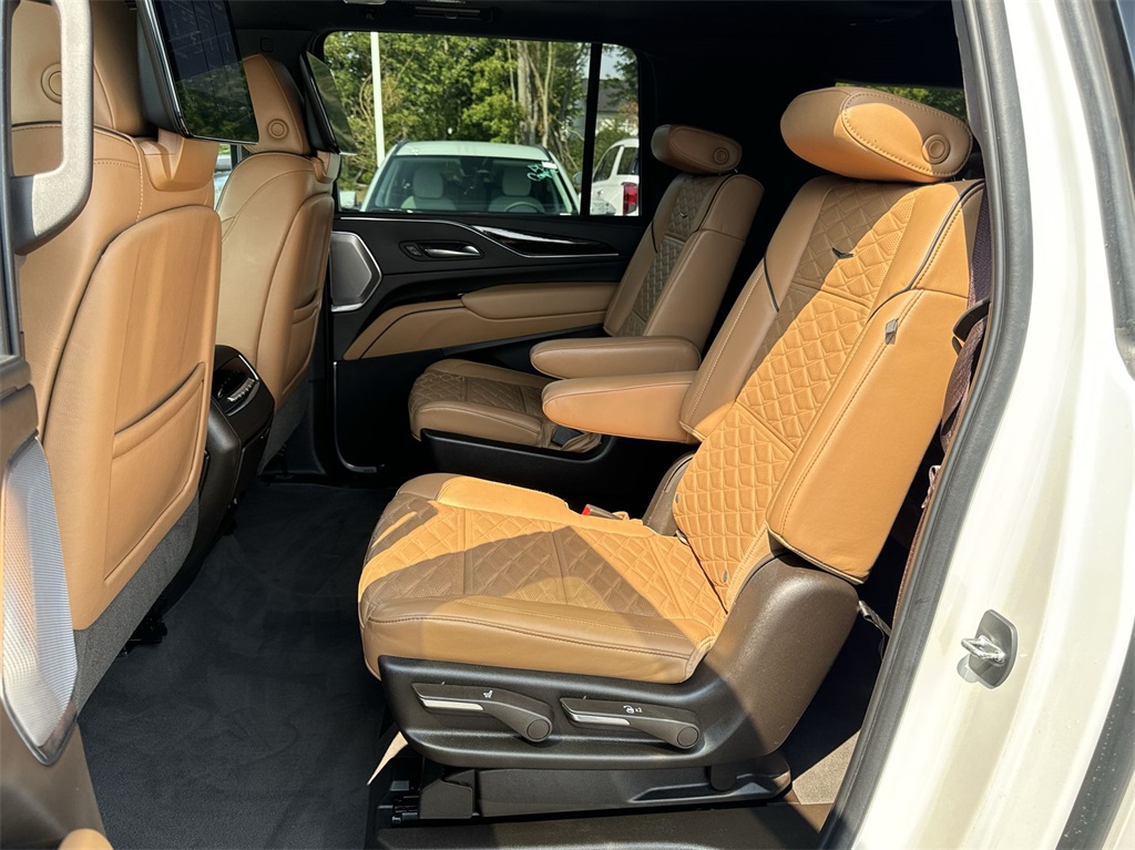 2021 Cadillac Escalade ESV Premium 31