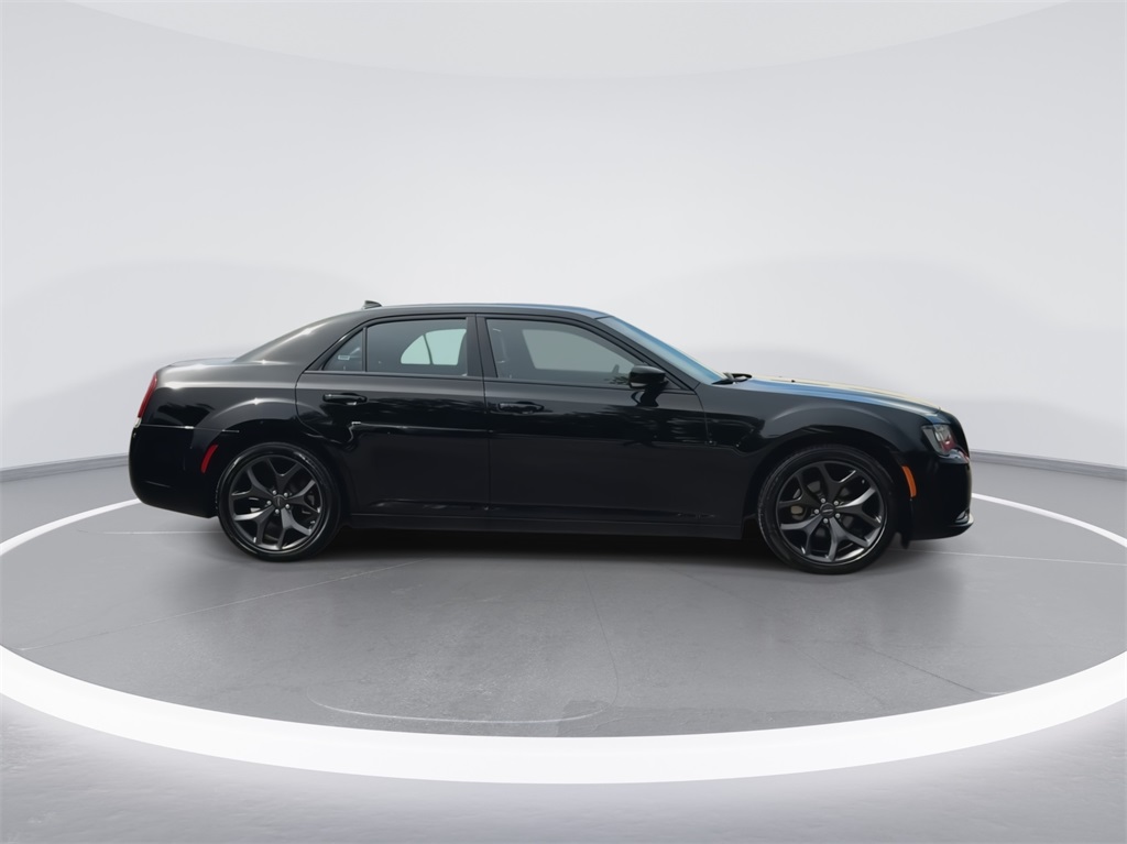 2023 Chrysler 300 S 13