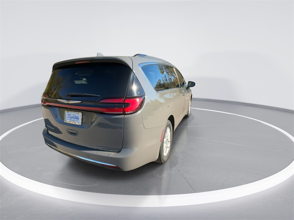 2022 Chrysler Pacifica Touring L 11