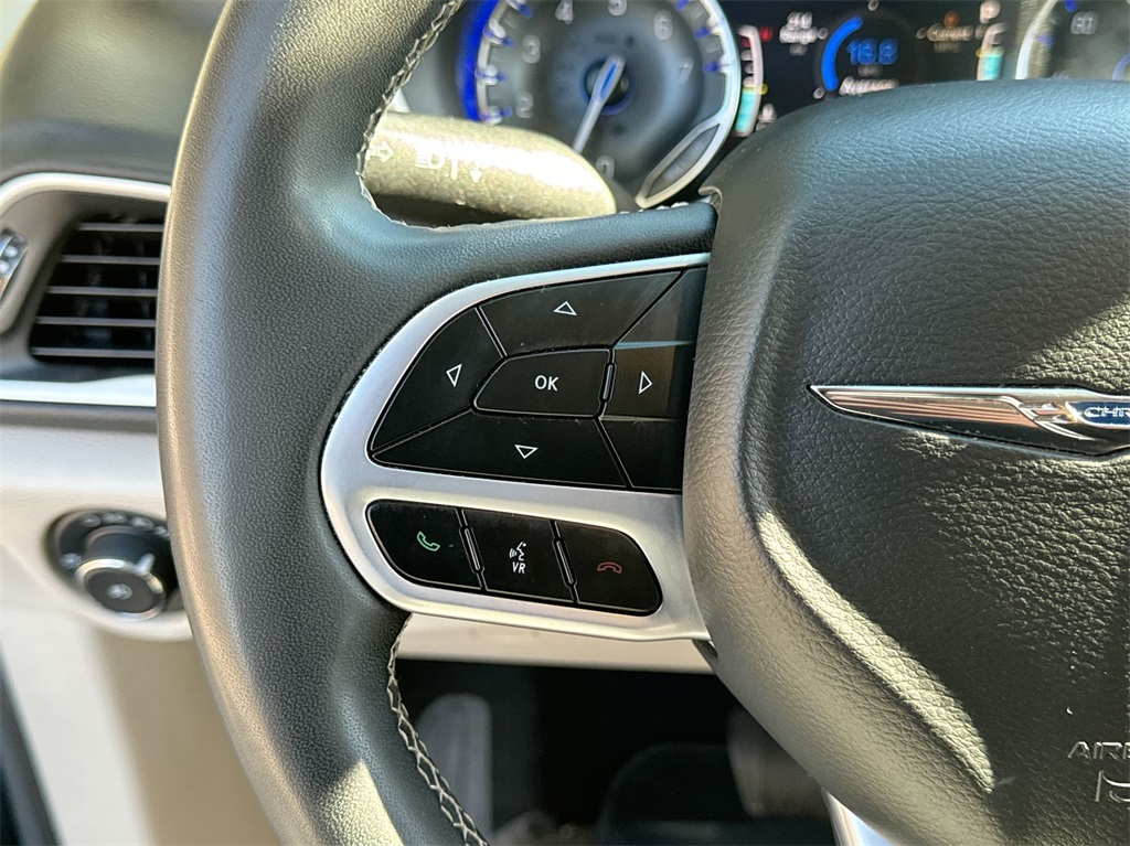 2022 Chrysler Pacifica Touring L 21