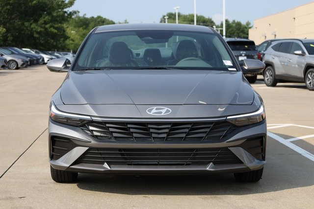 2024 Hyundai Elantra SEL 3