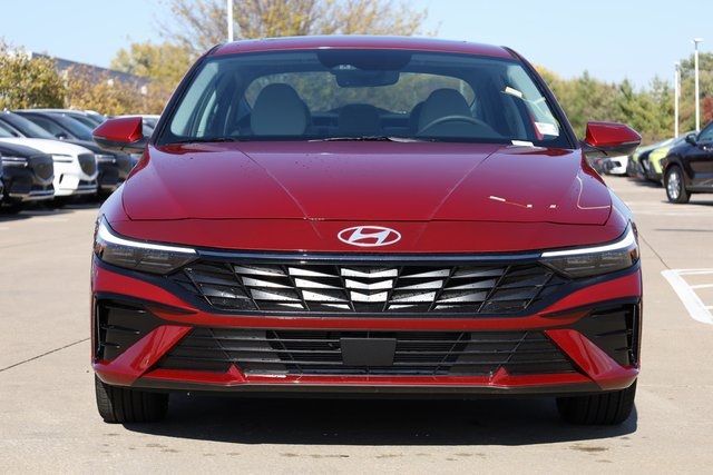 2025 Hyundai Elantra Limited 3