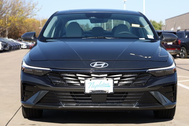 2025 Hyundai Elantra Limited 3