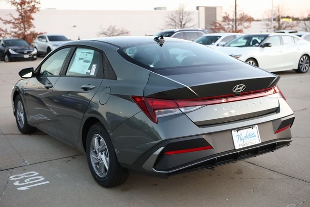 2025 Hyundai Elantra SE 6