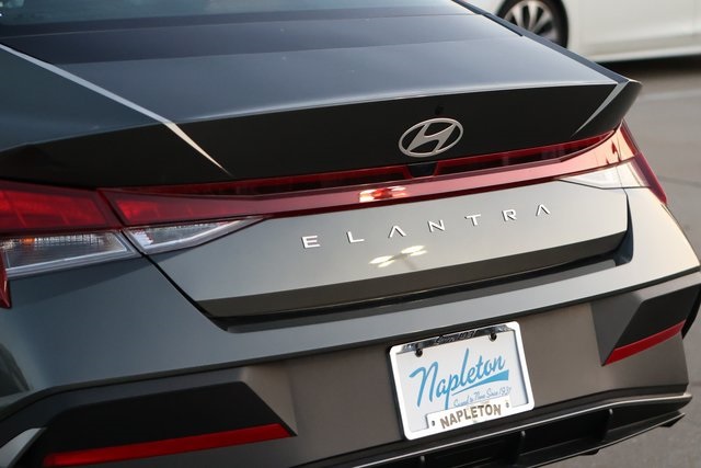 2025 Hyundai Elantra SE 7