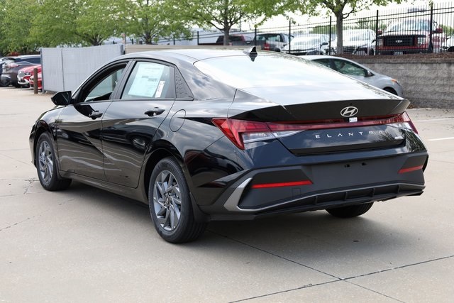 2024 Hyundai Elantra Hybrid Blue 5