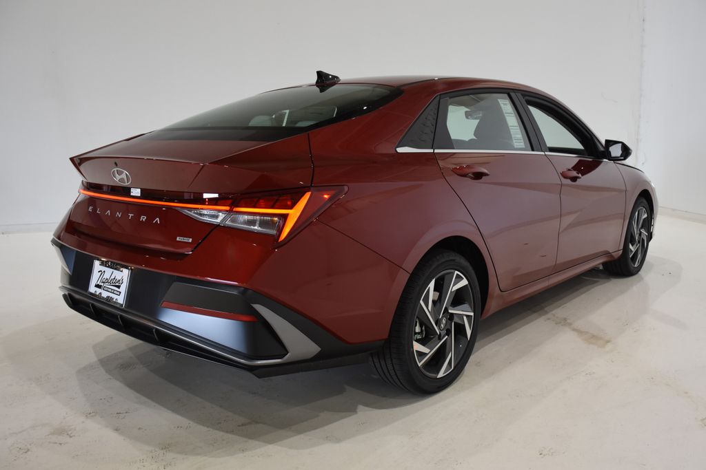 2025 Hyundai Elantra Hybrid Limited 4