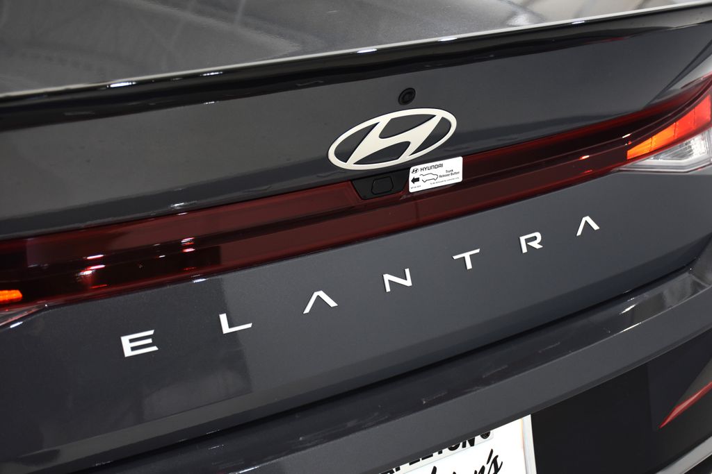 2025 Hyundai Elantra SEL 25