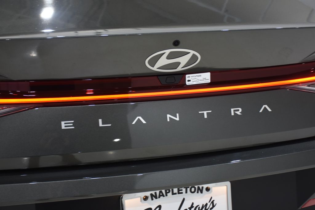 2025 Hyundai Elantra SEL 25